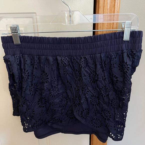 Aerie blue flower eyelet nylon running shorts. Size large - Picture 3 of 14